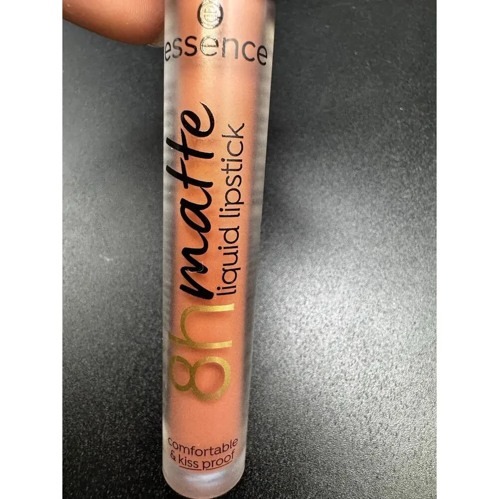 NWT Essence 8 hour matte liquid lipstick shade silky hazelnut